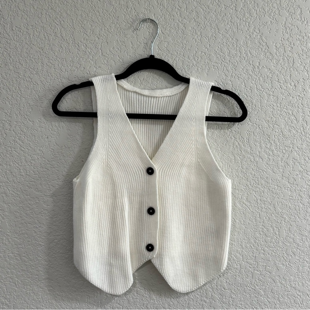 Vintage White Sleeveless Knit Vest